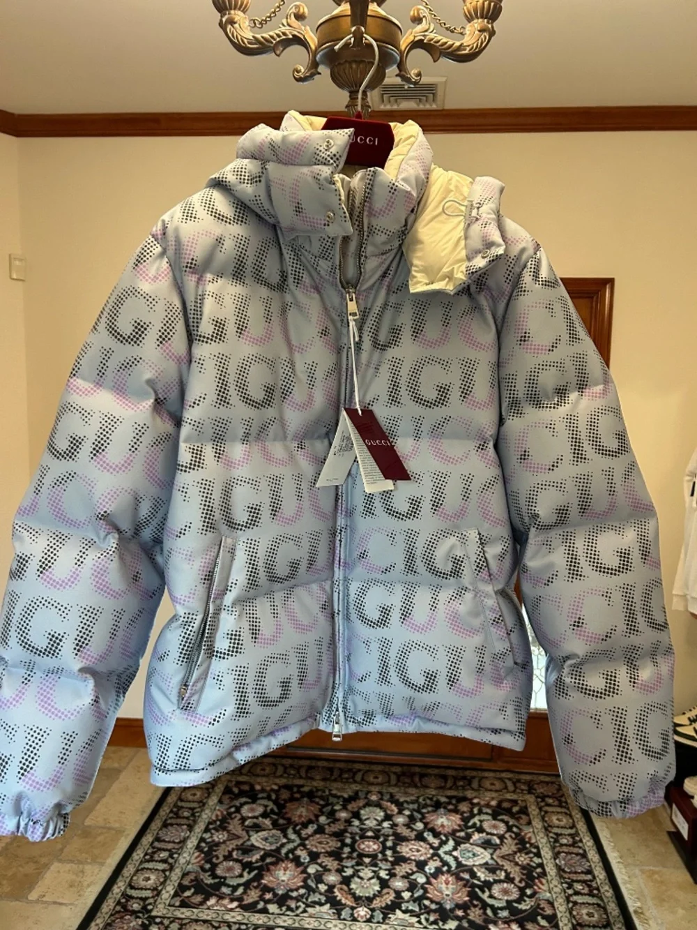 Men’s Gucci puffer down jacket. Size 54/XXL. Made in Italy.